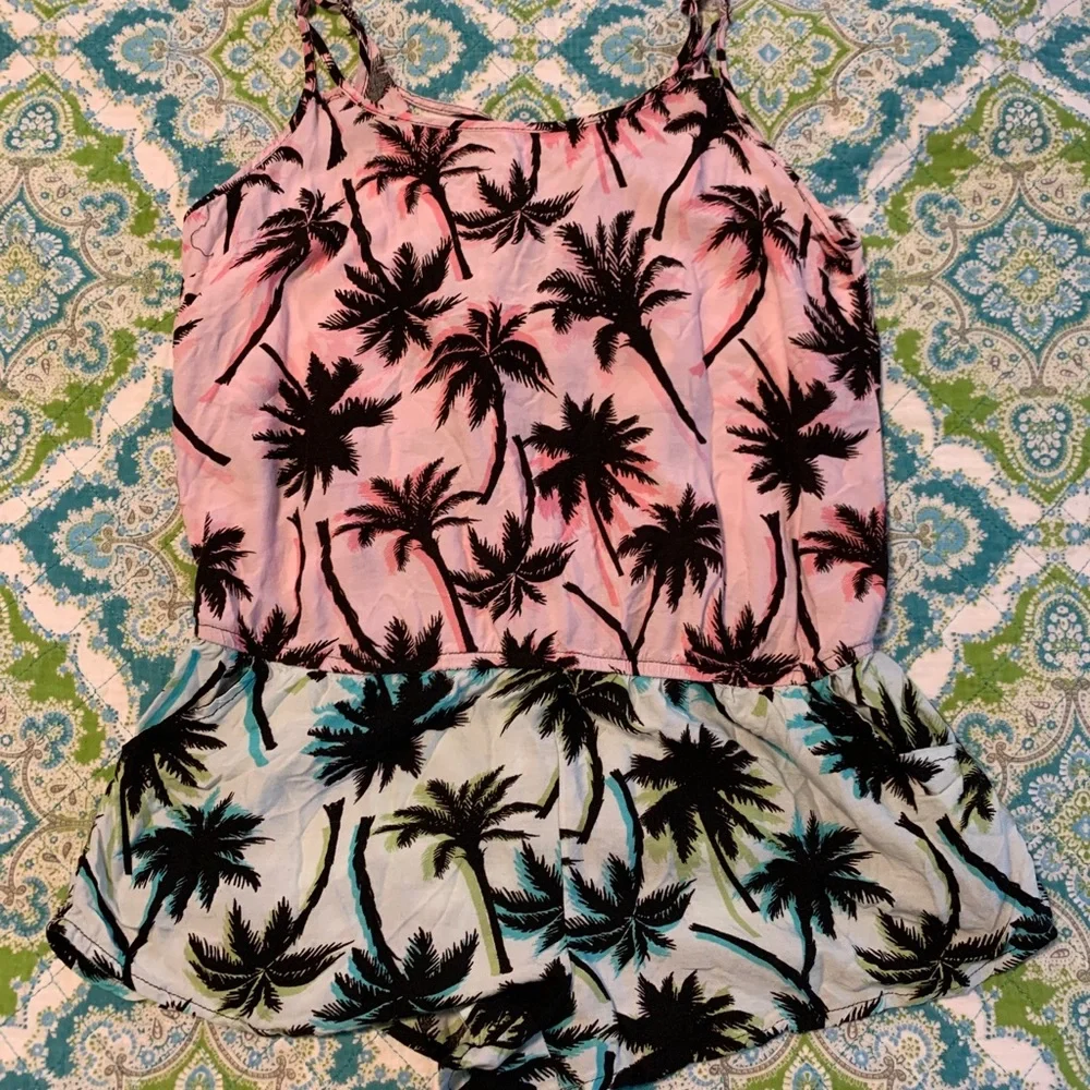 ROMPER🏖 - Picture 3 of 4